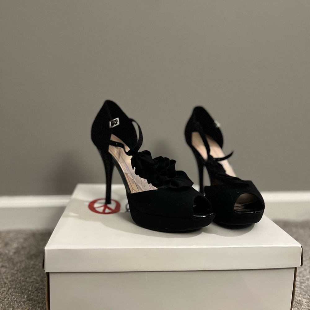 Iserboye Black Heels